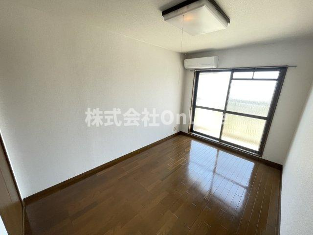 オリンピア阪本の居間・リビング