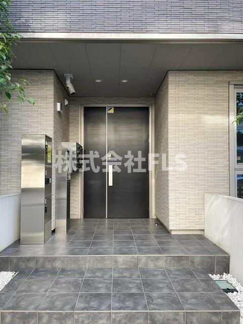 港区六本木７丁目の賃貸マンションのエントランス