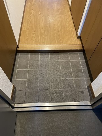 本駒込Kマンションの玄関