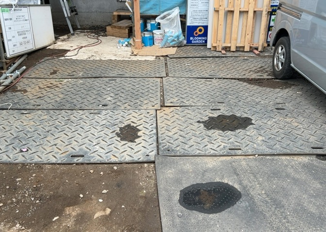 【駐車場】 | 座間新築戸建 | 駐車場と明記されていても、最小スペースでつくられた駐車場だと大型車は駐車できなかったり、出入りしにくくなったりする可能性があります。お車のサイズと購入したい物件の駐車場のサイズを現地で確認しましょう。
