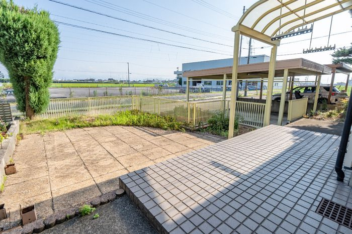 金山新東貸家の庭