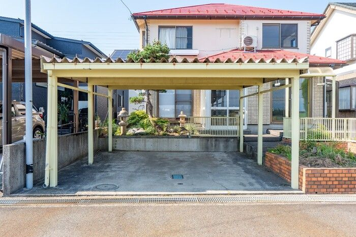 金山新東貸家のエントランス