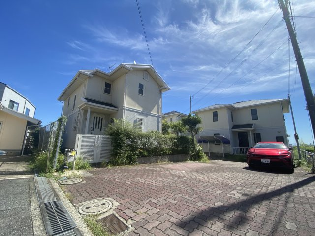 豊中市永楽荘三丁目戸建B棟の前面道路含む現地写真|前面道路交通量少ないです！