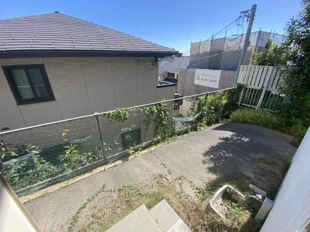 豊中市永楽荘三丁目戸建B棟の庭|キッチン横の勝手口を出たところ！