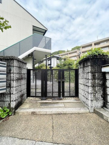 コレージュ岡本のエントランス