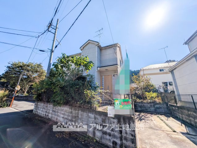 西多摩郡日の出町大字大久野の中古一戸建の外観|【Peaceful Living】◆第一種低層住居専用地域◆戸建住宅が建ち並ぶ落ち着いた街並み。家族との時間を大切にしながら、穏やかな毎日を過ごせる住環境です。