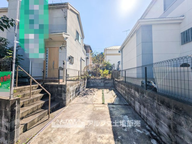 西多摩郡日の出町大字大久野の中古一戸建の外観|【Comfortable Home】◆北側約6m道路に接道◆敷地内には駐車スペース1台分を確保。庭木の伐採や外壁屋根塗装を予定した、土地面積146.26平米の戸建住宅です。