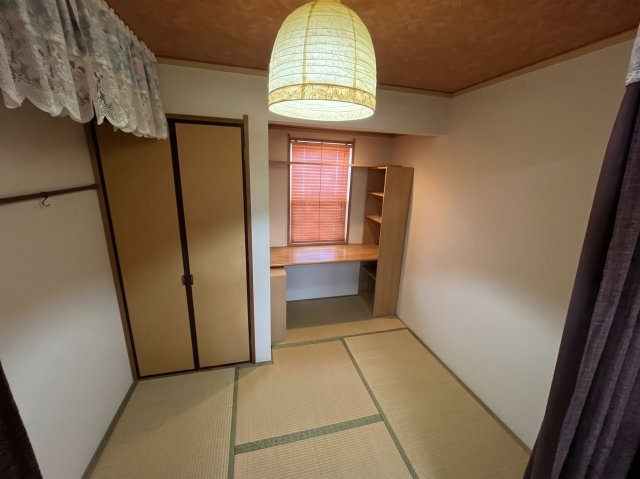 中山町中古戸建ての洋室|広々とした洋室です