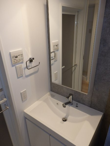 新品家具付きマンション下目黒6(KaGood東京)の洗面所