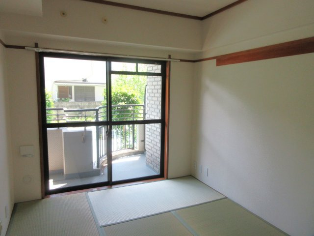 ソレアードまつばの和室