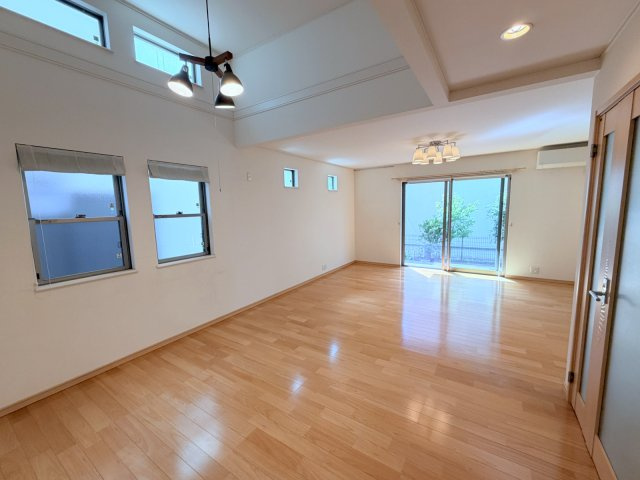 京田辺市山手西２丁目の居間・リビング
