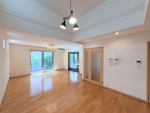 京田辺市山手西２丁目の居間・リビング