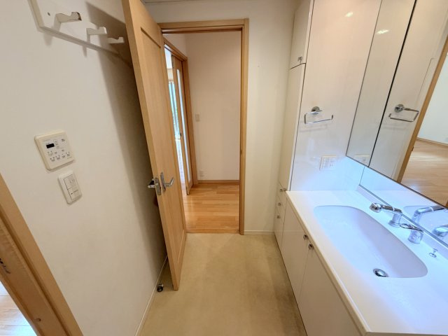 京田辺市山手西２丁目の洗面所