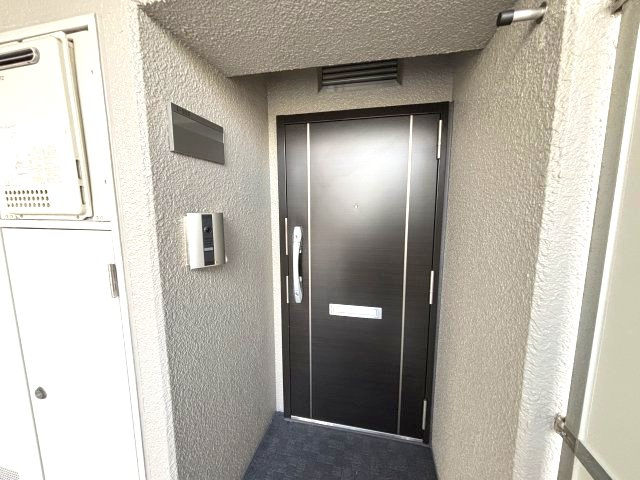 ガーデンシティ狭山壱号館の玄関|大規模修繕により、玄関ドア新規交換しました！