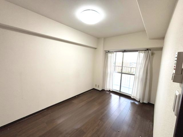 ガーデンシティ狭山壱号館の洋室|北側居室です。日当たりが良く、明るいです♪