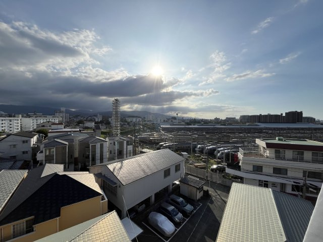 【展望】 | 新栄アンピール南福岡 | 前面はさえぎる高層ビルもなく、美しい青空の眺望が広がります