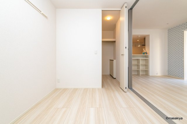 トリシアの洋室|室内写真は3階のお部屋のものです。色が異なる場合があります。