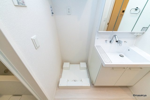 トリシアの洗面所|室内写真は3階のお部屋のものです。色が異なる場合があります。