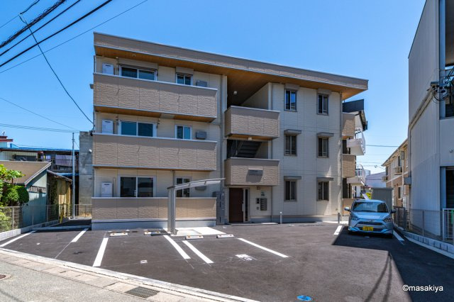 トリシアの外観|室内写真は3階のお部屋のものです。色が異なる場合があります。