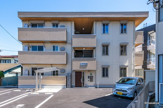 トリシアの外観|室内写真は3階のお部屋のものです。色が異なる場合があります。