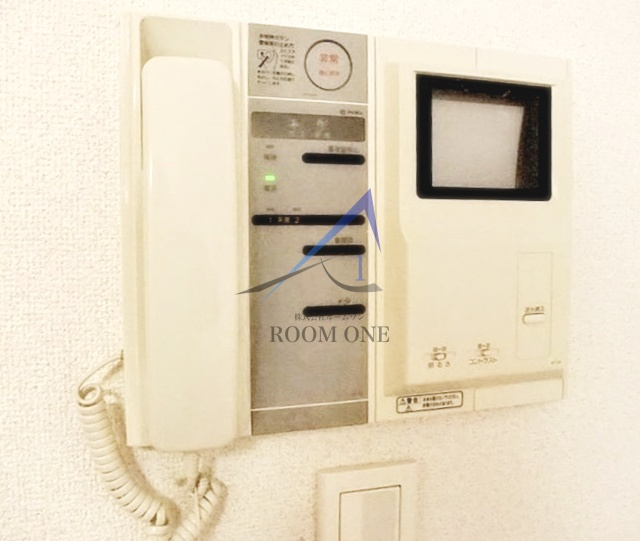 ルーブル上池台１番館のセキュリティ|モニター付きインターホンです。
