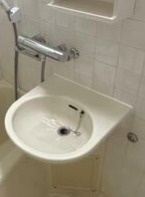 【洗面所】 | エクセレントコート東六郷 | 洗面台は浴室にあります。