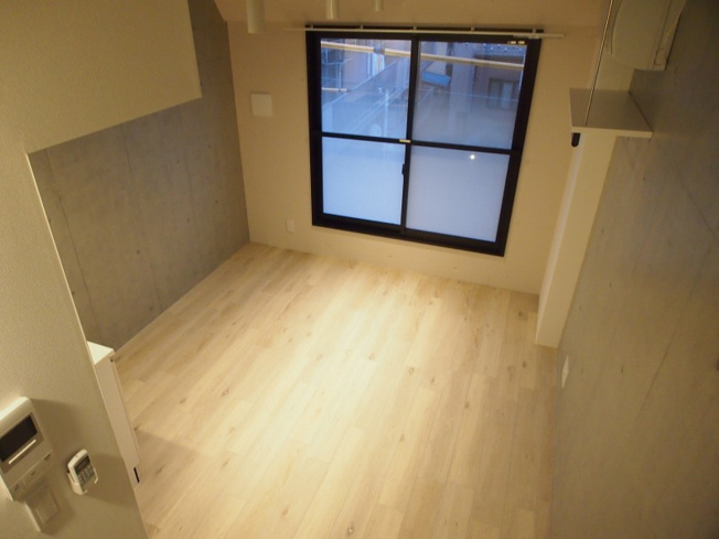 【居間・リビング】 | Vert Court Mitaka ANNEXE | お洒落なコンクリート打ちっぱなしの内装です