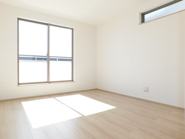 名古屋市緑区黒沢台１丁目の新築一戸建の洋室|◇洋室◇　　南面を含む２面採光で明るく広い洋室約７．２５帖　ＷＩＣ完備♪　バルコニー利用可♪