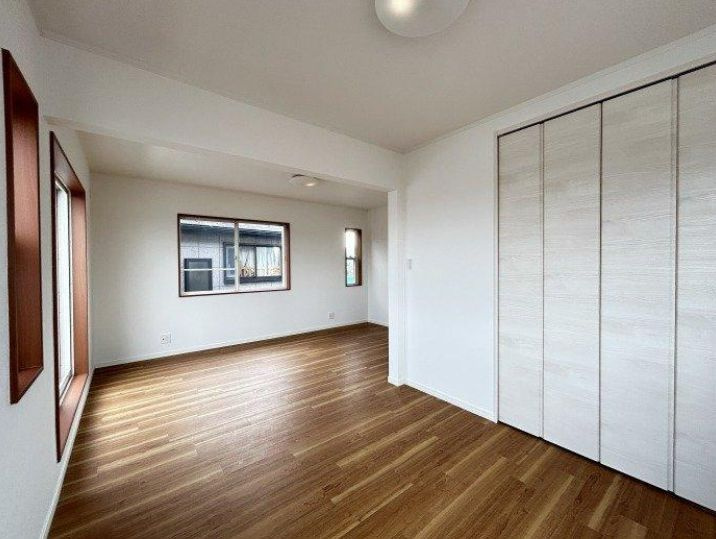 伊勢原市岡崎　中古戸建の居間・リビング|こちらの居間で趣味の時間をお楽しみください