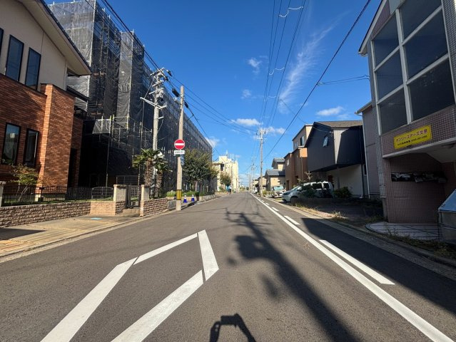 中央区文京町 2700万円の前面道路含む現地写真