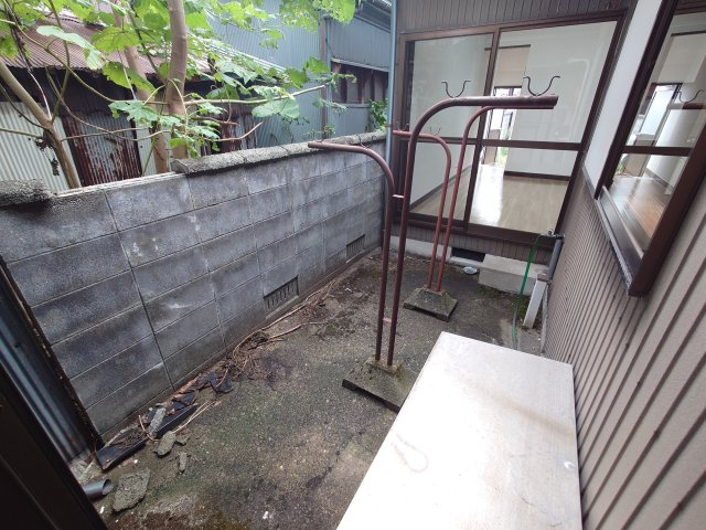 東岩瀬町貸家の庭