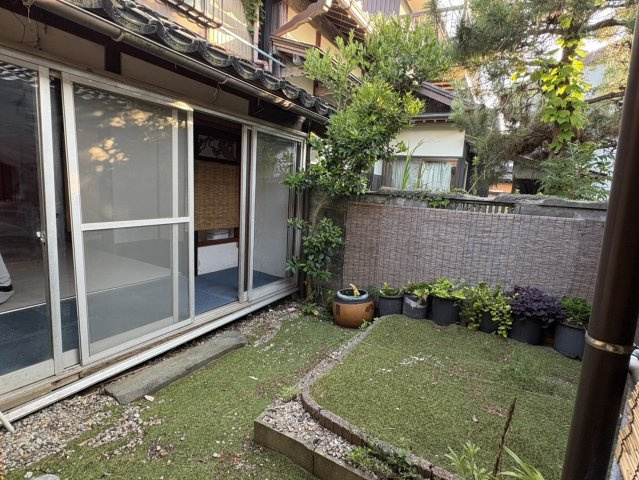 富山市四方戸建ての庭|お庭です
