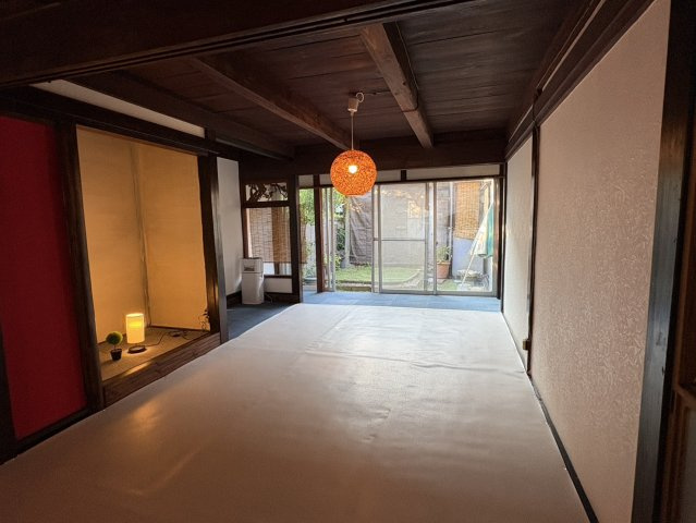 富山市四方戸建ての居間・リビング|柔らかい畳が心地よい和室