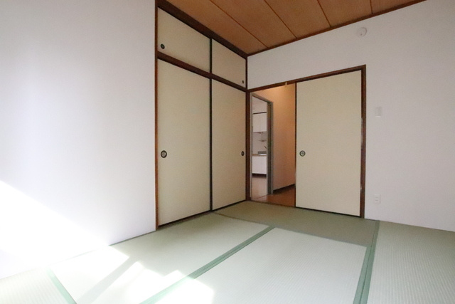 ロイヤルハウス入谷の和室