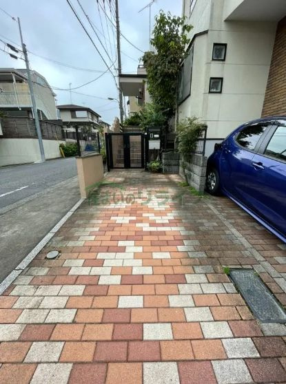 新宿区中落合戸建の駐車場