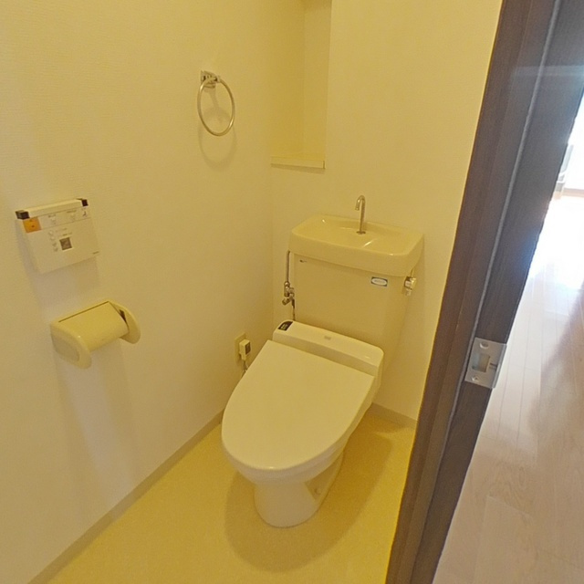 岐阜市栄新町３丁目の賃貸マンションのトイレ|温水洗浄暖房便座
