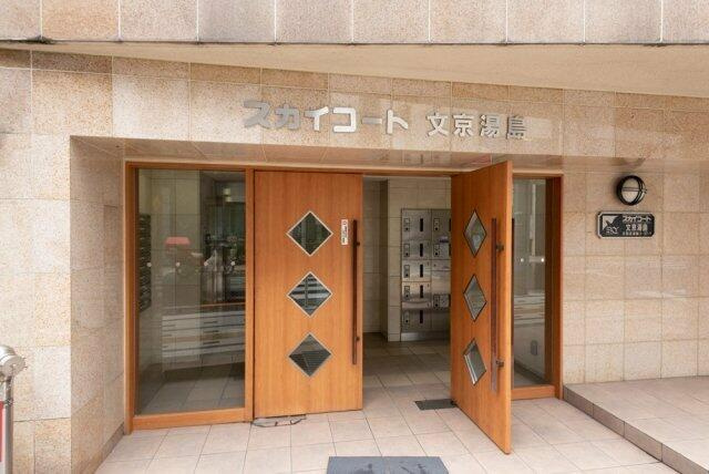 スカイコート文京湯島のエントランス