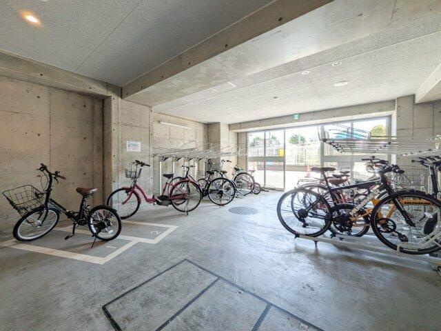 プレール・ドゥーク新大久保Ⅱの駐車場