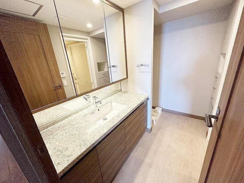 グランドメゾン新梅田タワー　ＴＨＥ　ＣＬＵＢ　ＲＥＳＩＤＥＮＣＥの洗面所