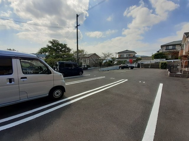 アーバン・エスパシオＢの駐車場