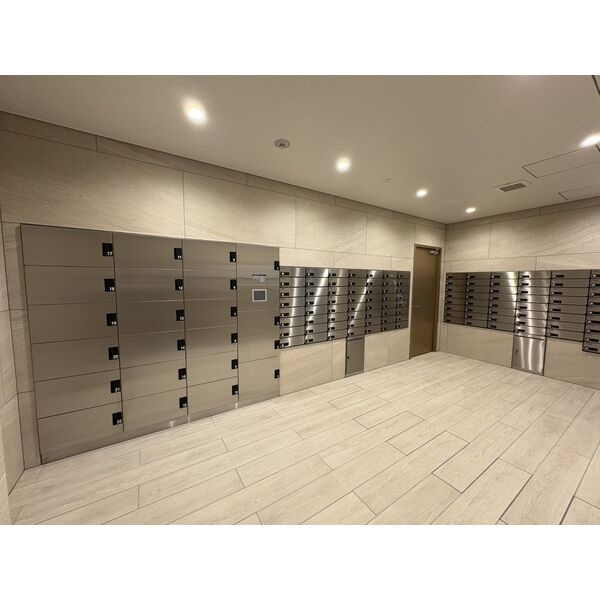 スプランディッド大阪EASTのロビー