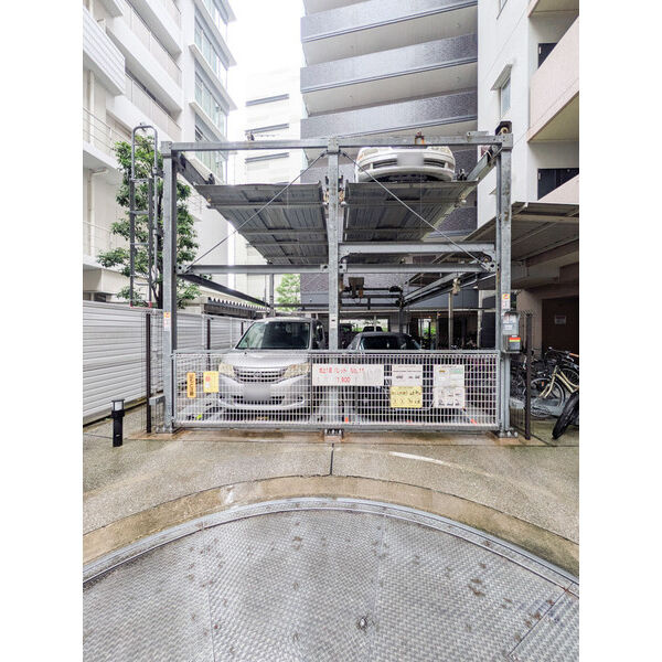 SWISS梅田東の駐車場