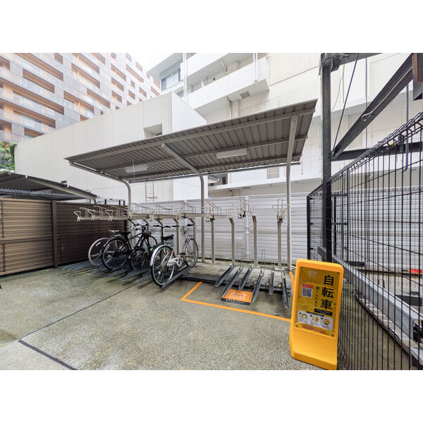 SWISS梅田東の駐車場