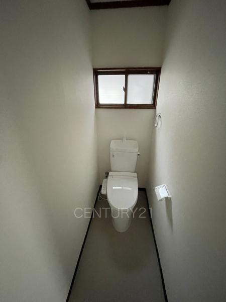 前橋市三俣町中古一戸建てのトイレ|温水シャワー洗浄機能付きです。