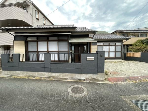 前橋市三俣町中古一戸建ての前面道路含む現地写真|陽当たり良好です