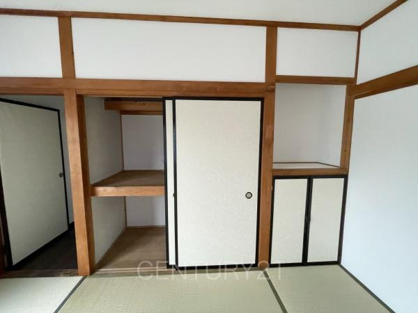 前橋市三俣町中古一戸建ての収納|布団も収納し易い仕切り棚付きです