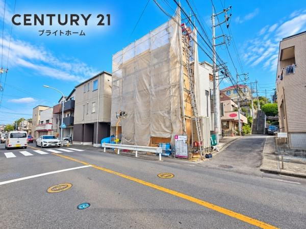 横浜市港北区篠原東１丁目の新築一戸建の前面道路含む現地写真|陽当りの良さが伝わります。
是非一度、現地へ起こしください。


