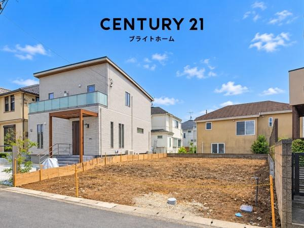 横浜市旭区万騎が原の新築一戸建の前面道路含む現地写真|周辺は落ち着いた街並みになります。
子育てにはぴったりの住環境♪