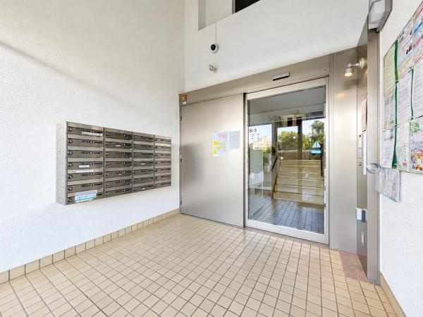パークシティ金沢八景Ｂ棟のエントランス|エントランスにはオートロックがついており、防犯面も安心！
清掃も行き届いています
