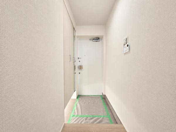 リステージ三ツ池公園の玄関|収納豊富な玄関です。
この明るい玄関が気持ちよく家族を迎え入れます♪